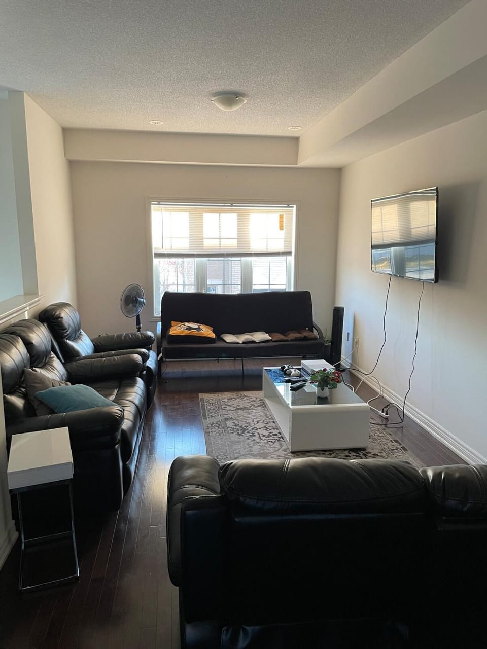 Family Friendly Home with Free Parking House in Brampton