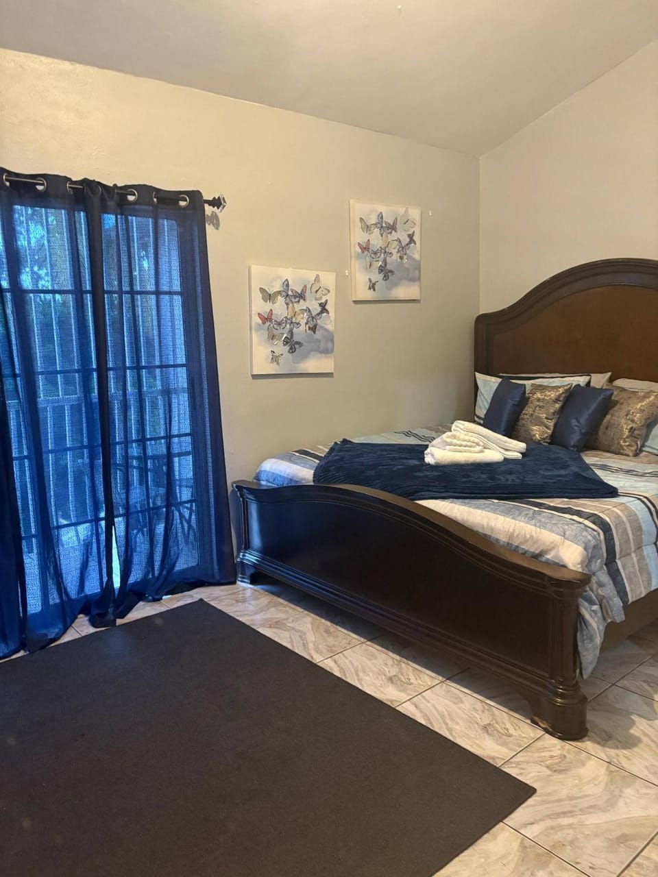 Bed, Decorative detail, Bedroom