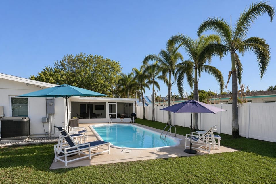 Patio, Garden, Swimming pool, sunbed