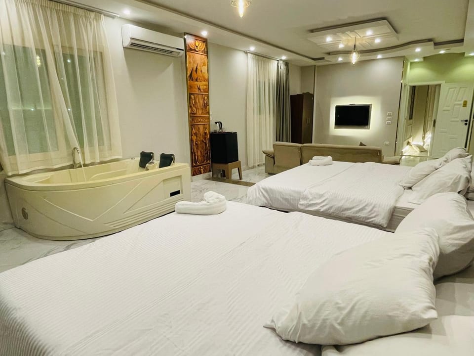 TV and multimedia, Photo of the whole room, Bedroom, Bath