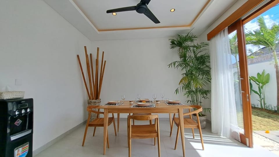 Day, Dining area