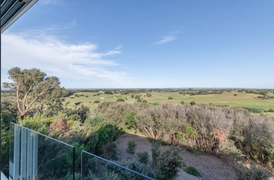 Golf at Moonah Links , Indoor Spa & Premium Golf Course Access House in Fingal