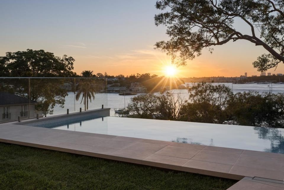 Luxe One Bedroom Infinity Pool & Harbour Views Apartment in Gladesville