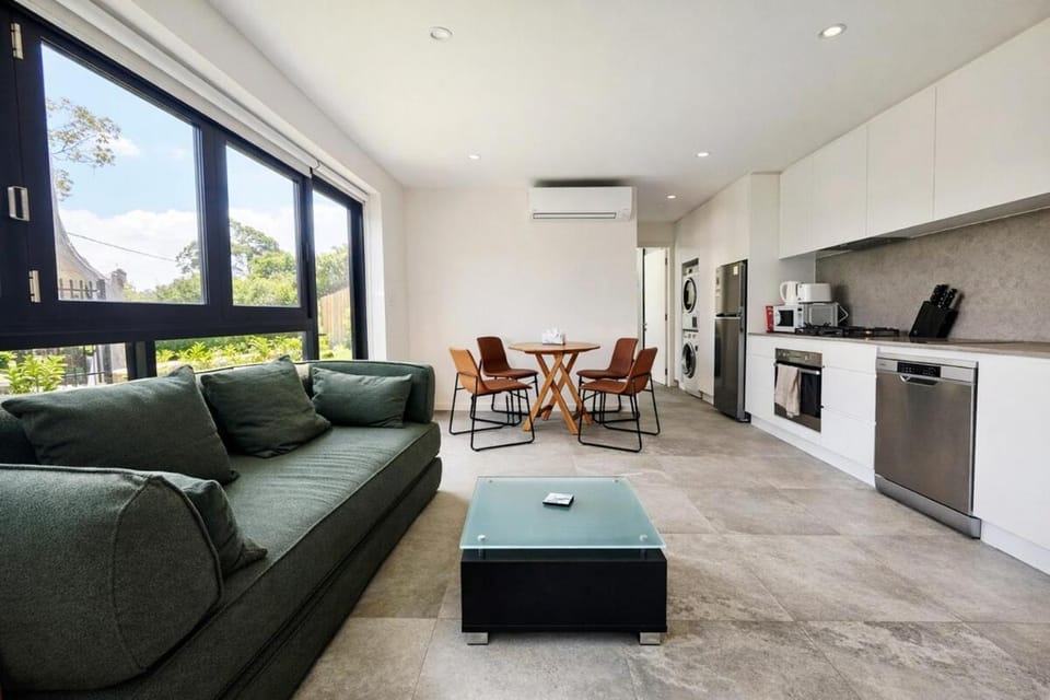 Luxe One Bedroom Infinity Pool & Harbour Views Apartment in Gladesville
