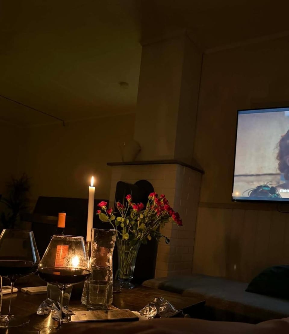 Communal lounge/ TV room