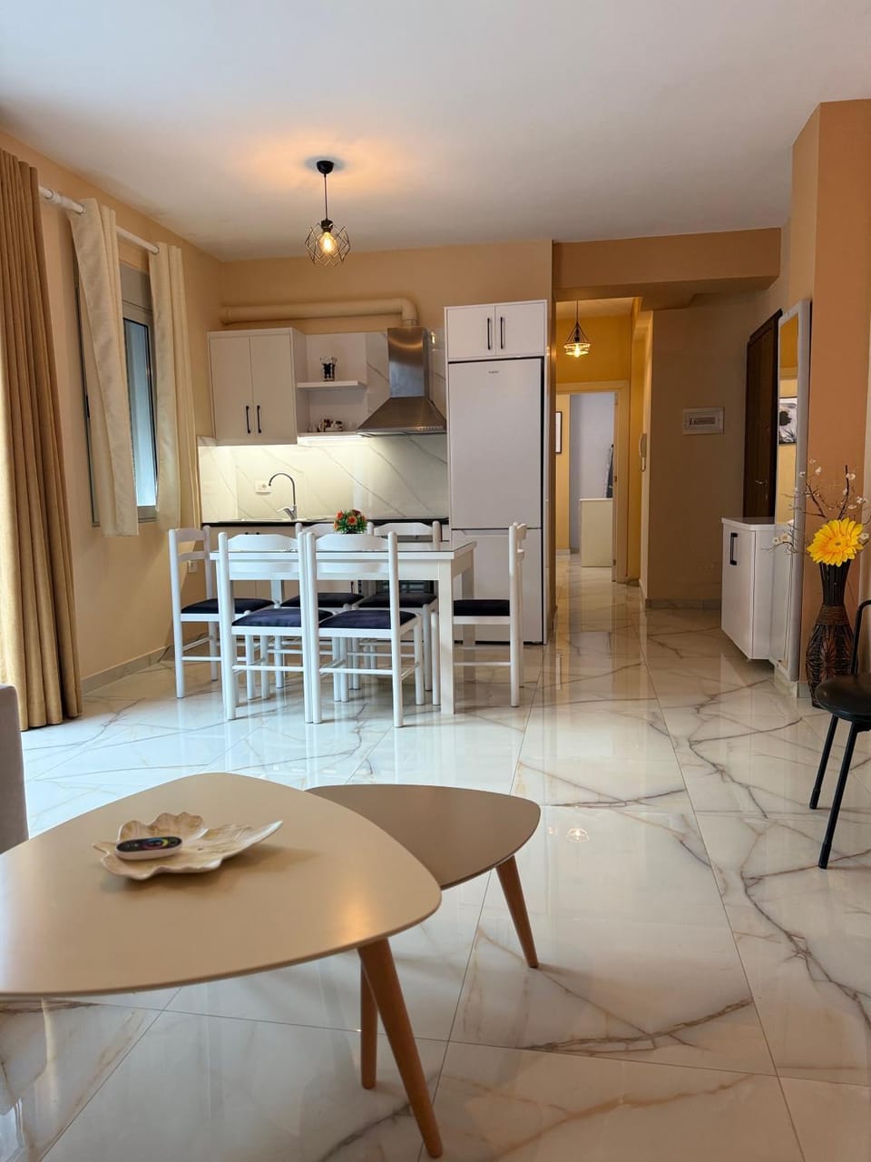 Kitchen or kitchenette, Dining area, stove