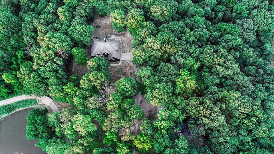 Midnight Manor - Black House on the Hill House in Baxter Springs