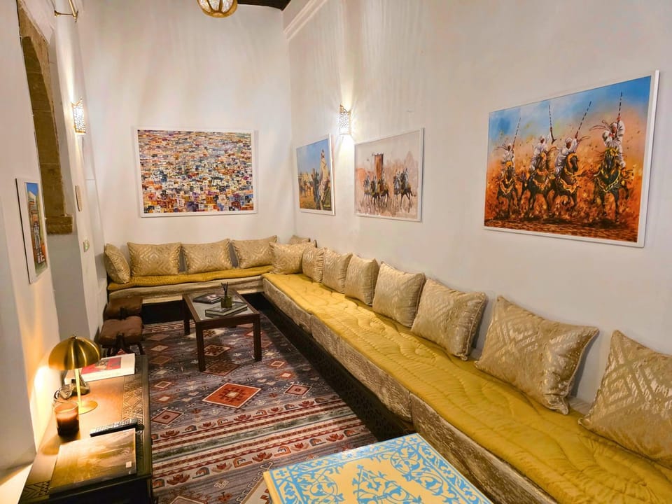 Communal lounge/ TV room, Living room, Seating area