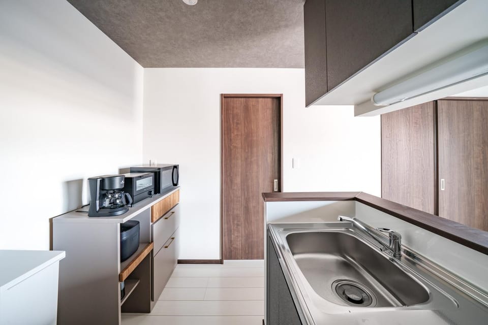Coffee/tea facilities, microwave, toaster, kitchen