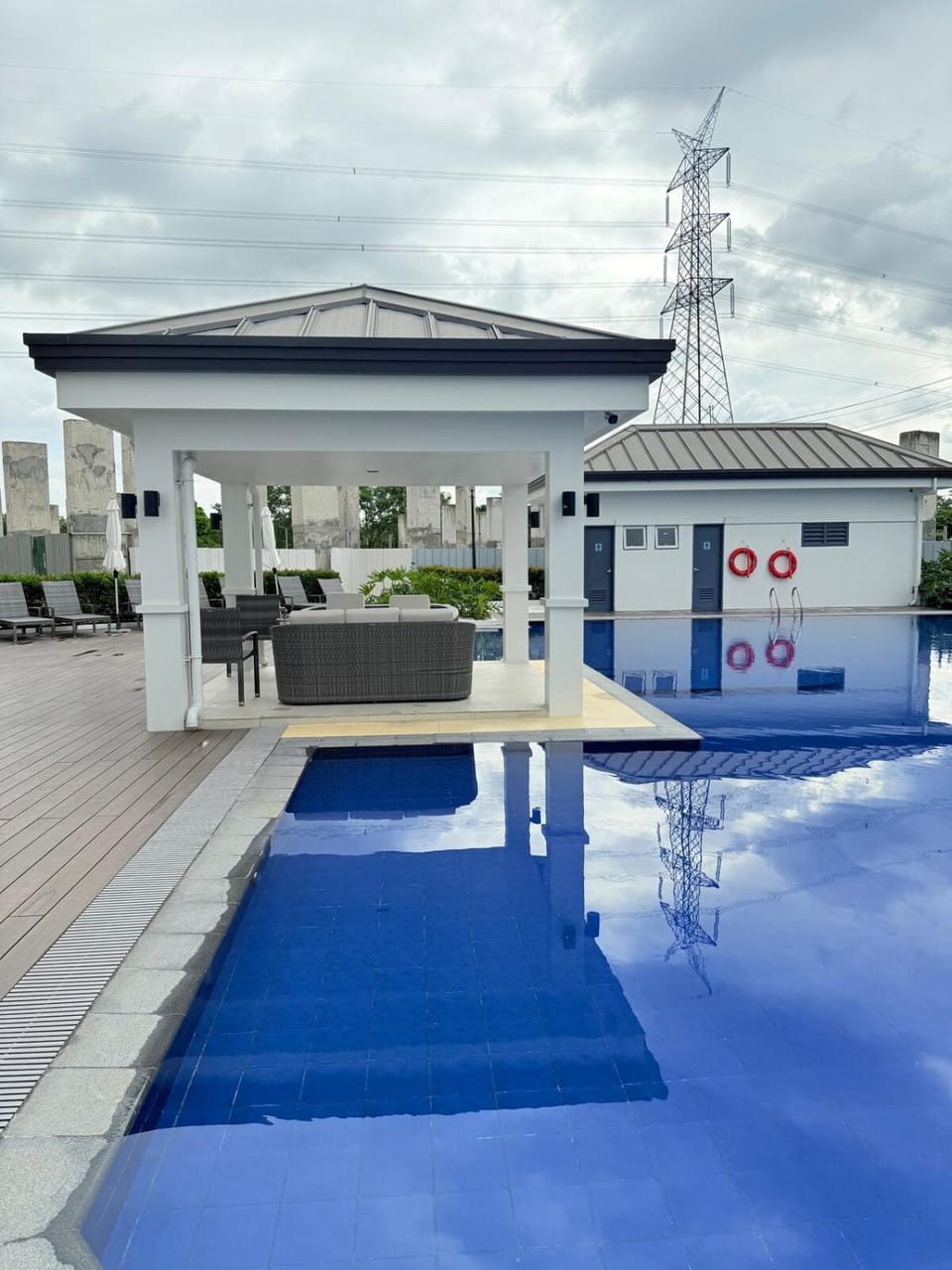 Property building, Day, Pool view, Swimming pool