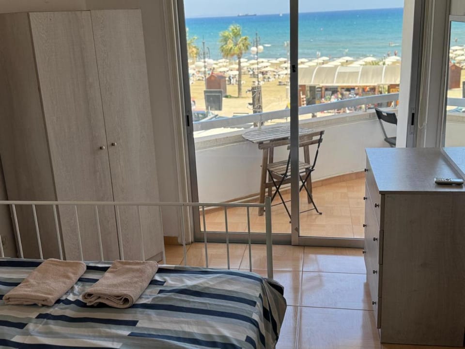 Bed, Natural landscape, View (from property/room), Balcony/Terrace, Seating area, Beach, Bedroom, Sea view