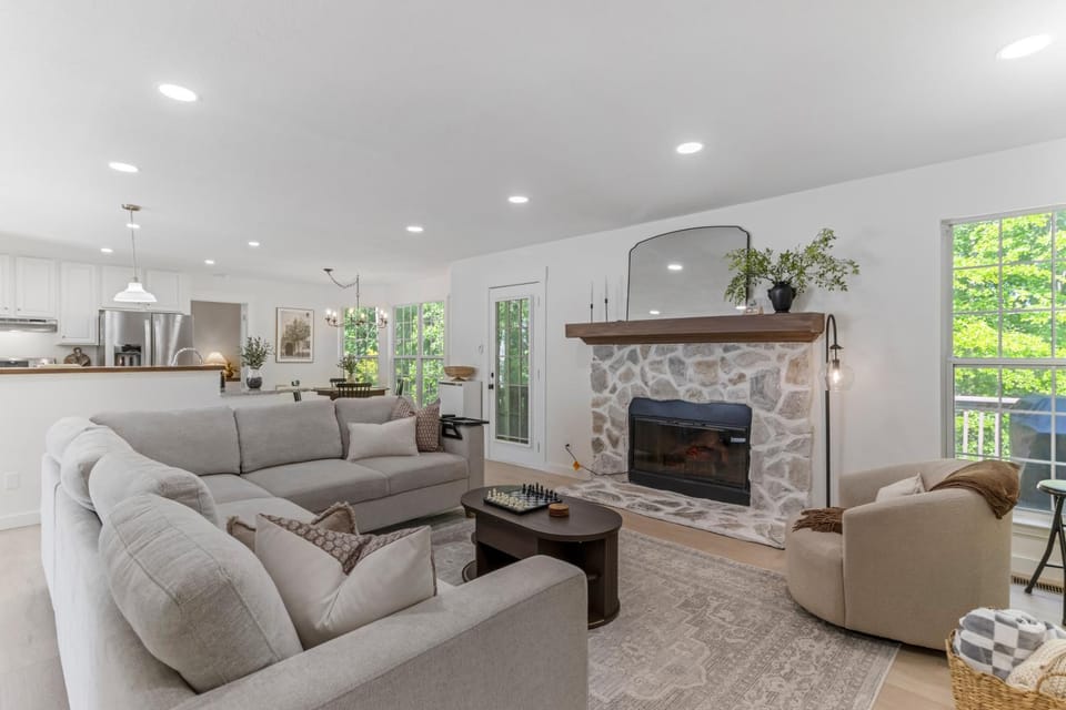 Living room, Photo of the whole room, Seating area, fireplace