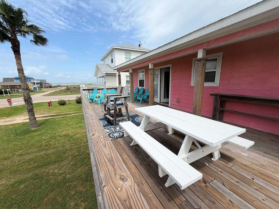 Shore Leave - Sun Sand & Zero Responsibilities House in Surfside Beach
