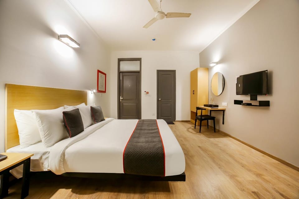 Communal lounge/ TV room, Bed, TV and multimedia, Photo of the whole room, Evening entertainment, Bedroom, fireplace, hair dresser, air conditioner