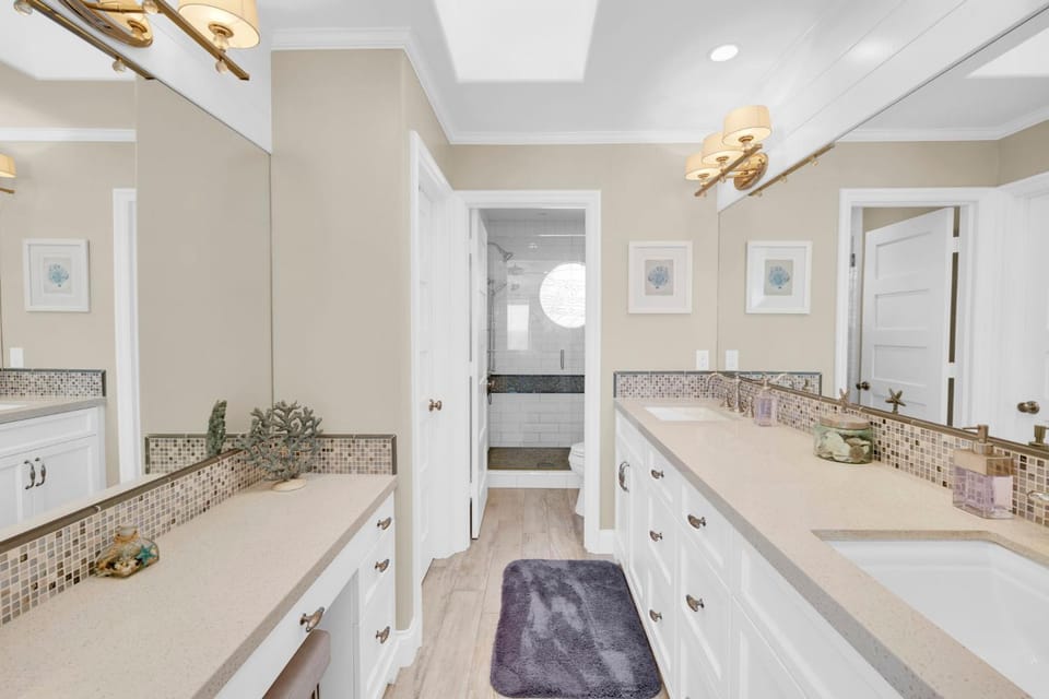 Bathroom, towels
