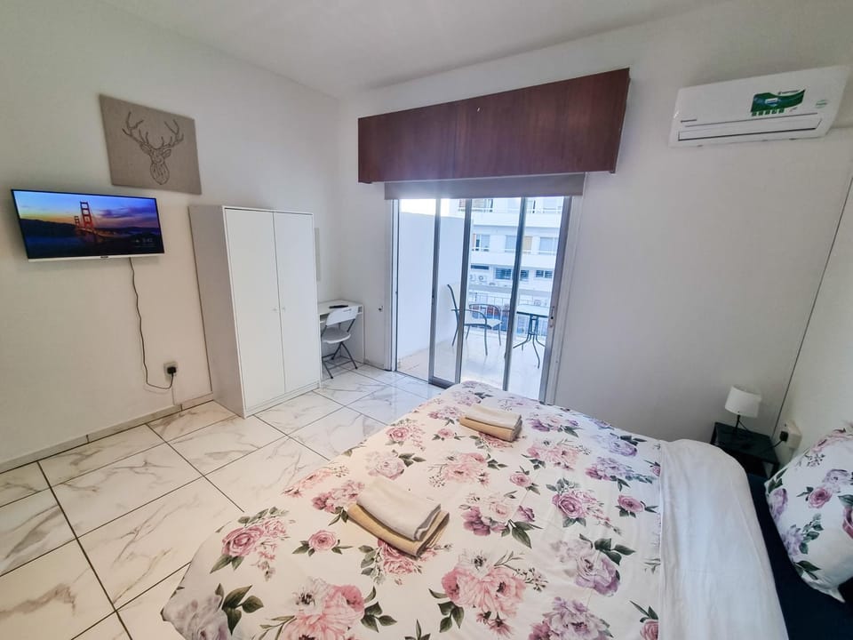 Bed, Balcony/Terrace, Bedroom