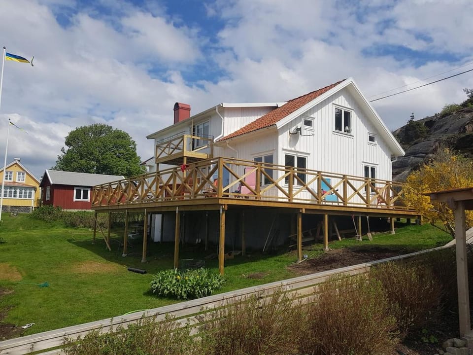 Property building, Day, Garden, Garden view