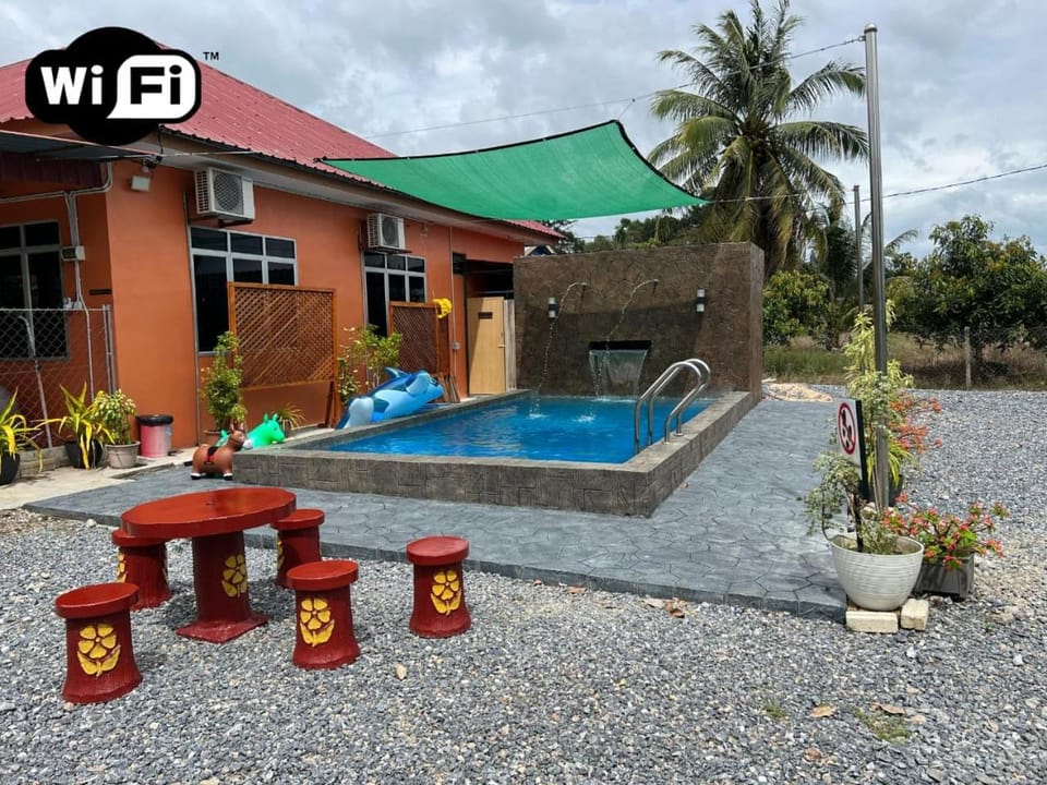 Swimming pool