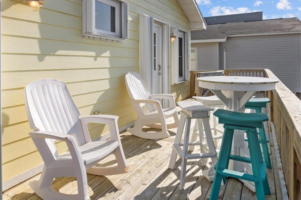 Its About Tide- Ocean & Sound Views Apartment in Topsail Beach