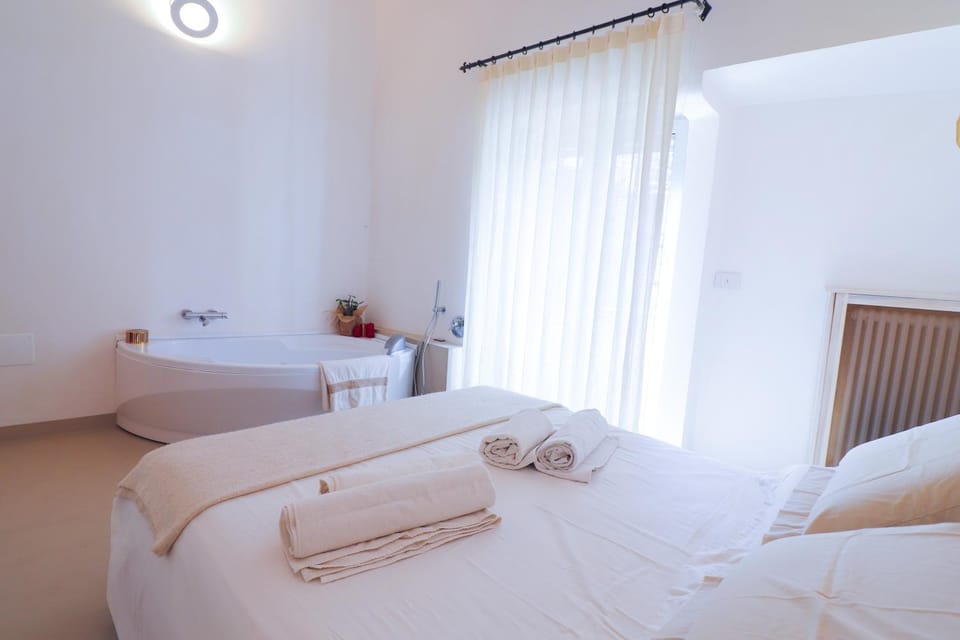 Hot Tub, Bedroom