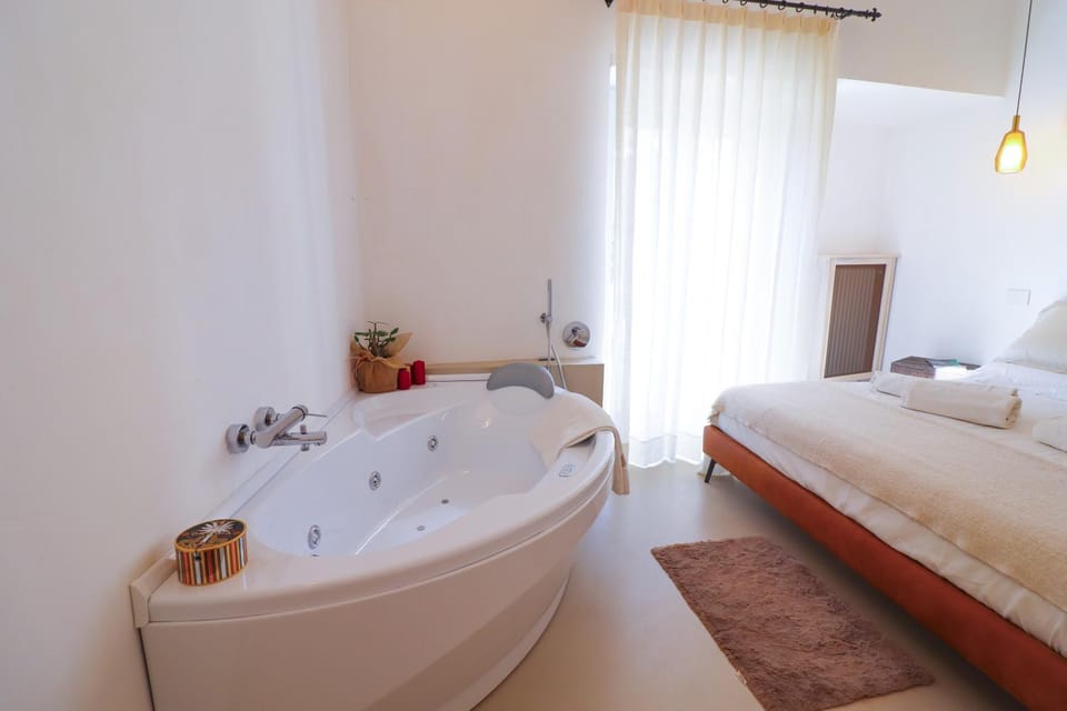 Hot Tub, Bedroom