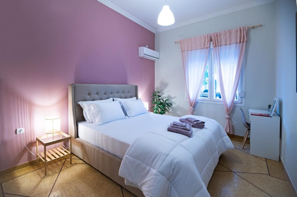 Bedroom, towels