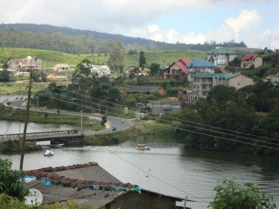 Gregory Lake Inn Bed and Breakfast in Nuwara Eliya