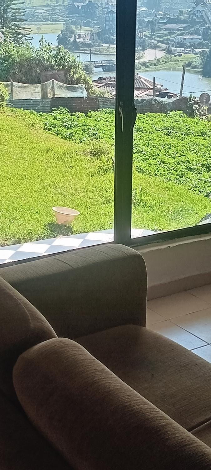 Gregory Lake Inn Bed and Breakfast in Nuwara Eliya