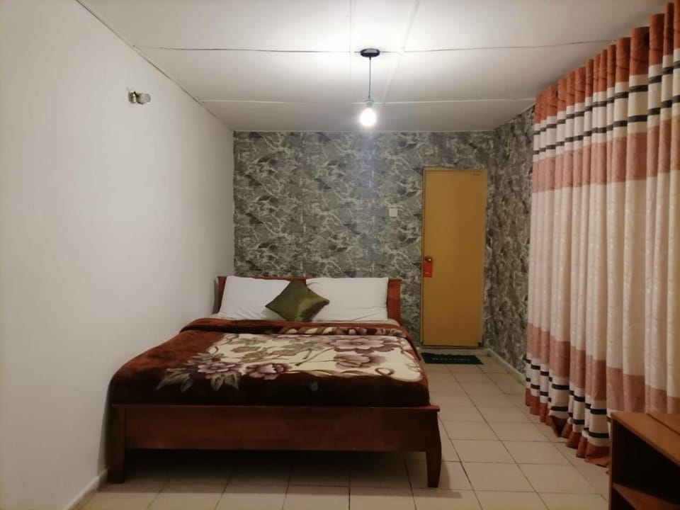 Gregory Lake Inn Bed and Breakfast in Nuwara Eliya