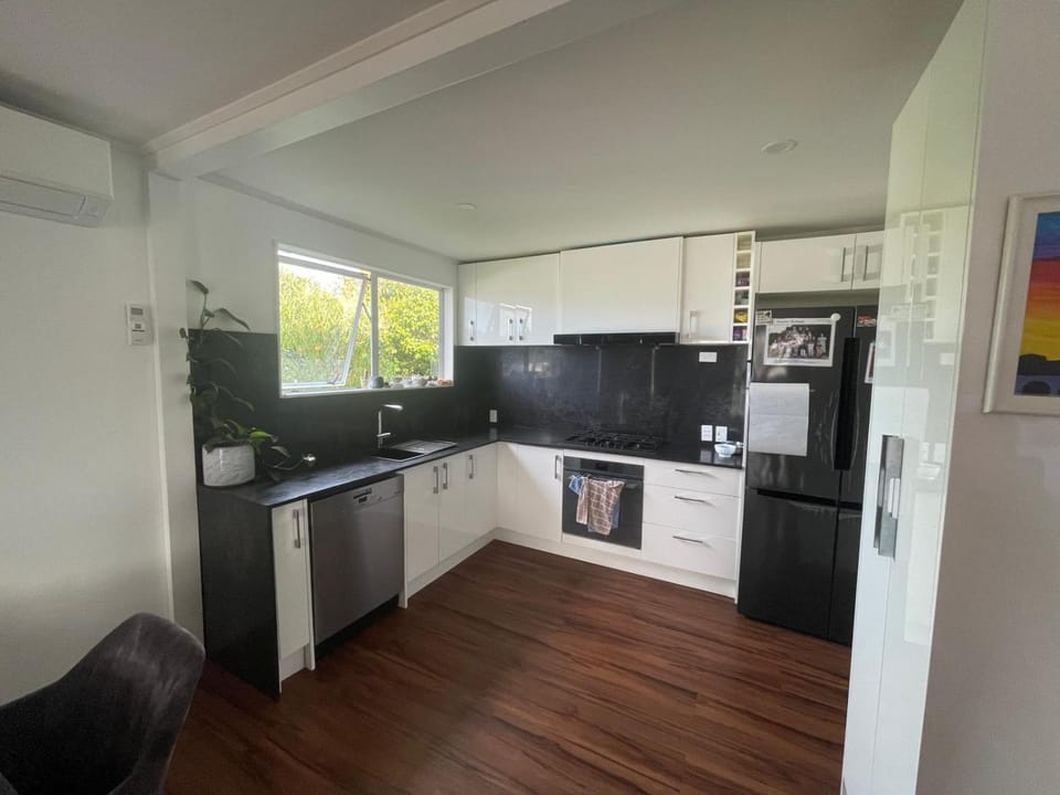 Kitchen or kitchenette, dishwasher, oven, stove, kitchen, Internal: Not applicable to any particular room
