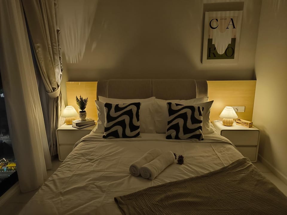 Bed, Bedroom, towels