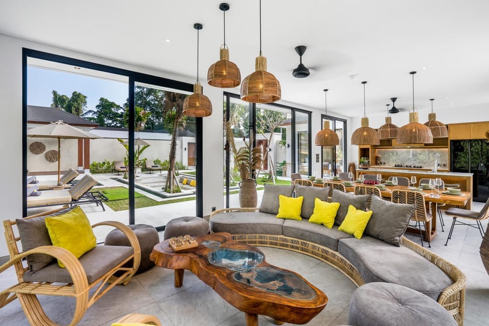 Day, View (from property/room), Seating area, Dining area