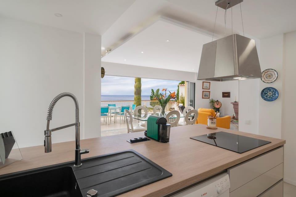 Kitchen or kitchenette, Dining area, Communal kitchen, minibar, pet friendly, stove