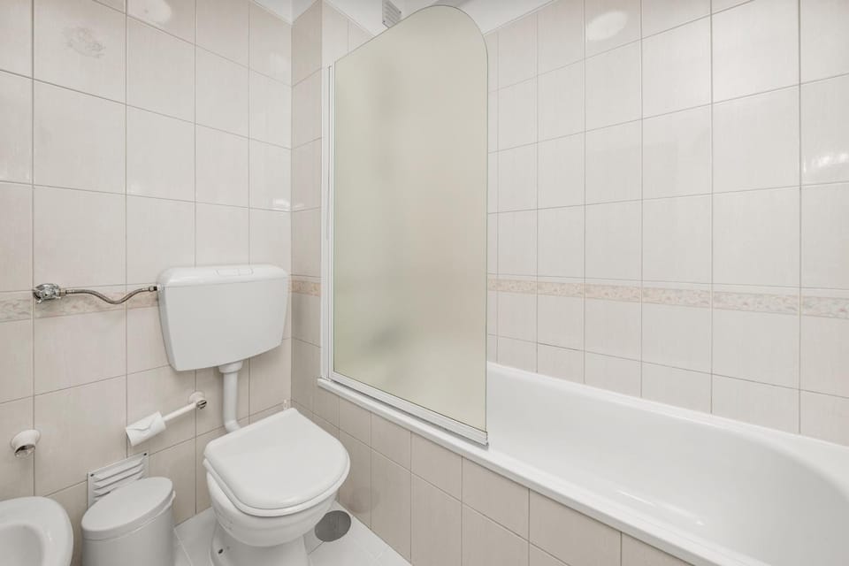 Shower, Toilet, Bath, bidet