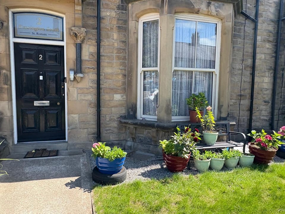 St Ronans 2 Kensington South Apartment in England