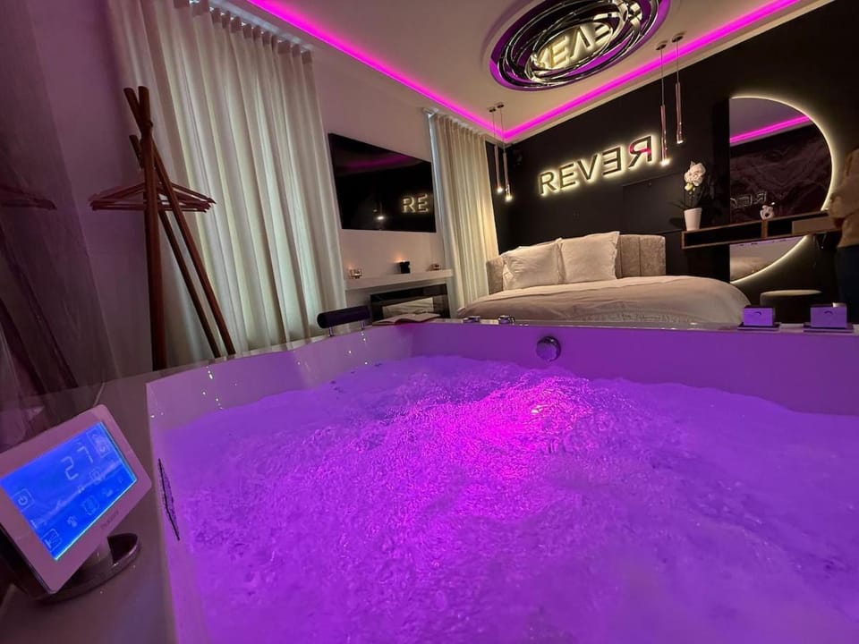 Tout pour Rêver - Love Room - Jacuzzi Apartment in Île-de-France