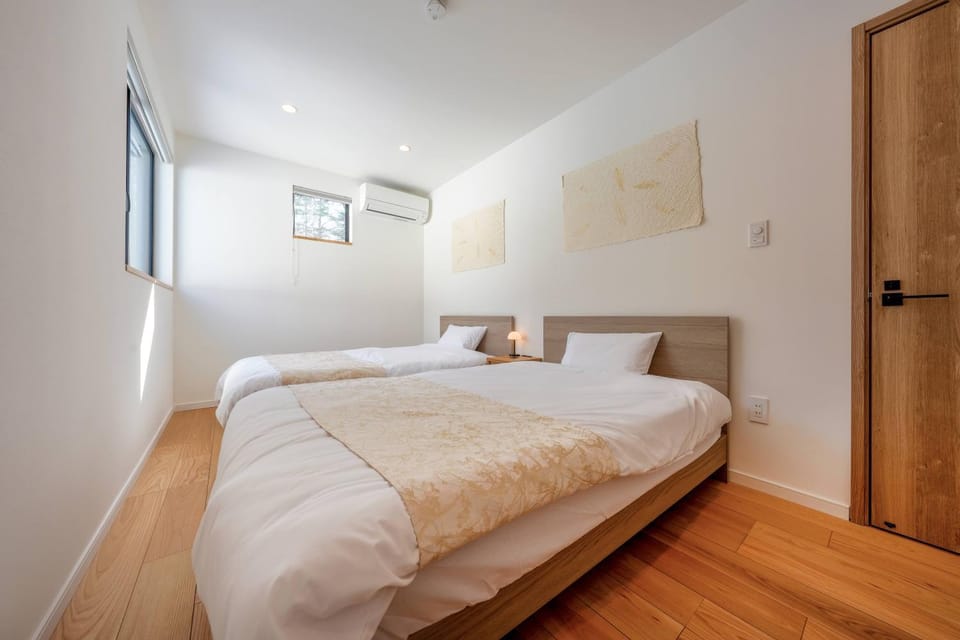 Bed, Photo of the whole room, Bedroom, air conditioner, air conditioner