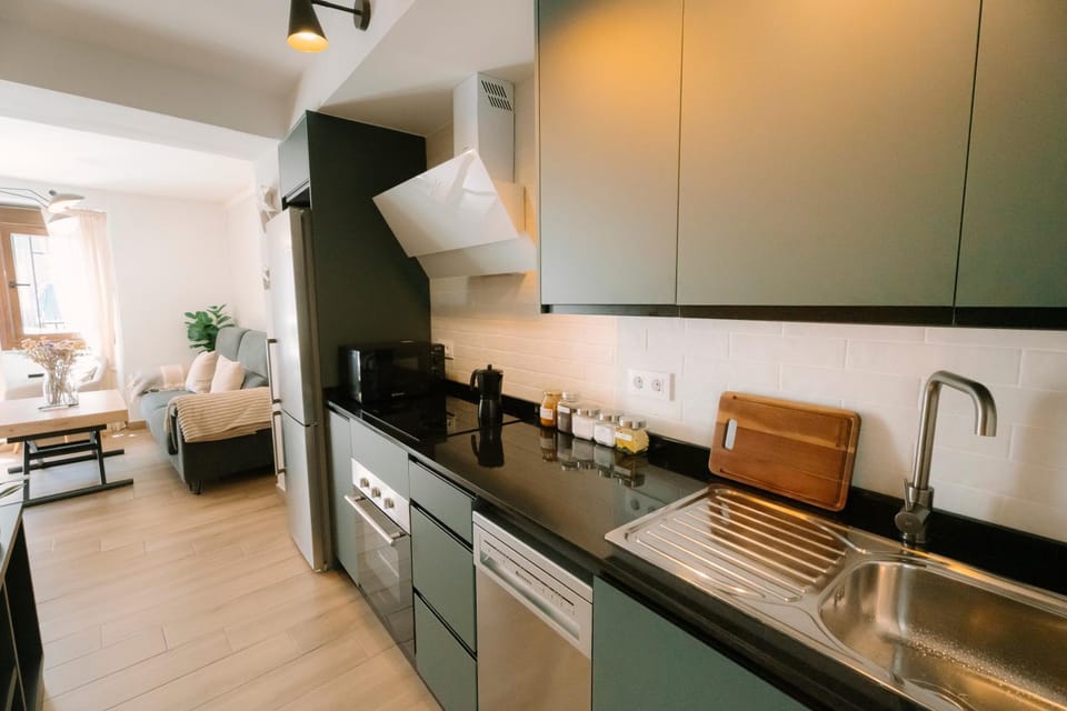 Coffee/tea facilities, dishwasher, oven, washing machine, kitchen