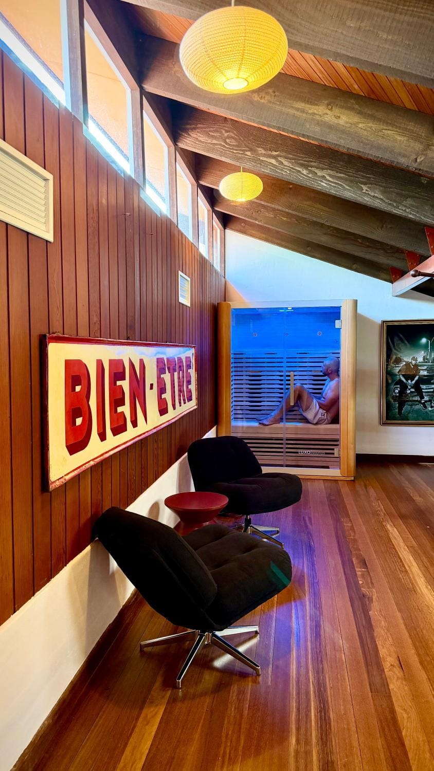 Lake front, mid-century house with sauna 3 House in Central Coast
