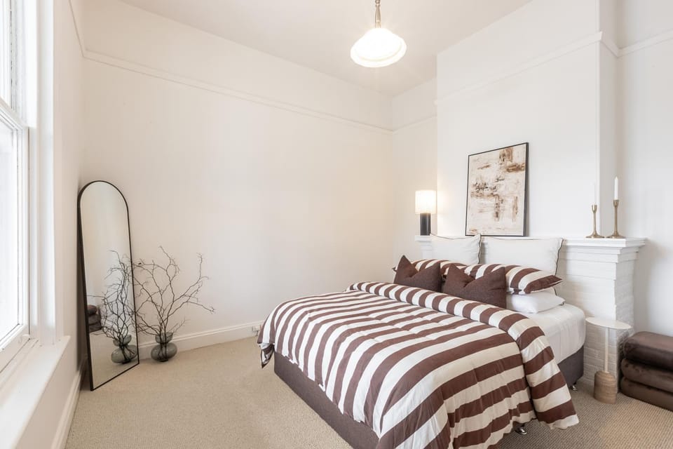 Stay Verde Heart of Town and Walk to the Beach House in Warrnambool