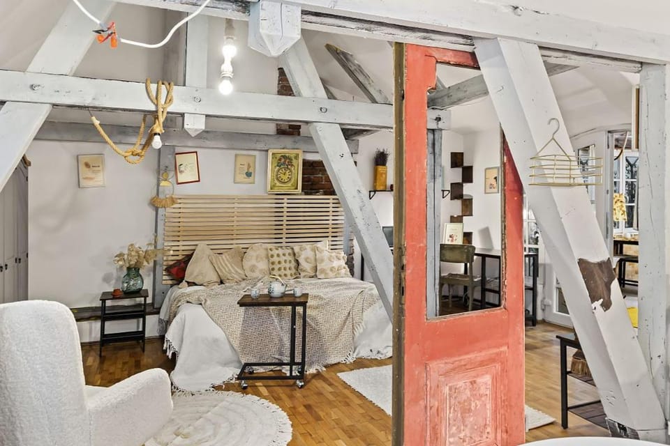 Vintage Bath Artist Sanctuary Calea Victoriei Apartment in Bucharest