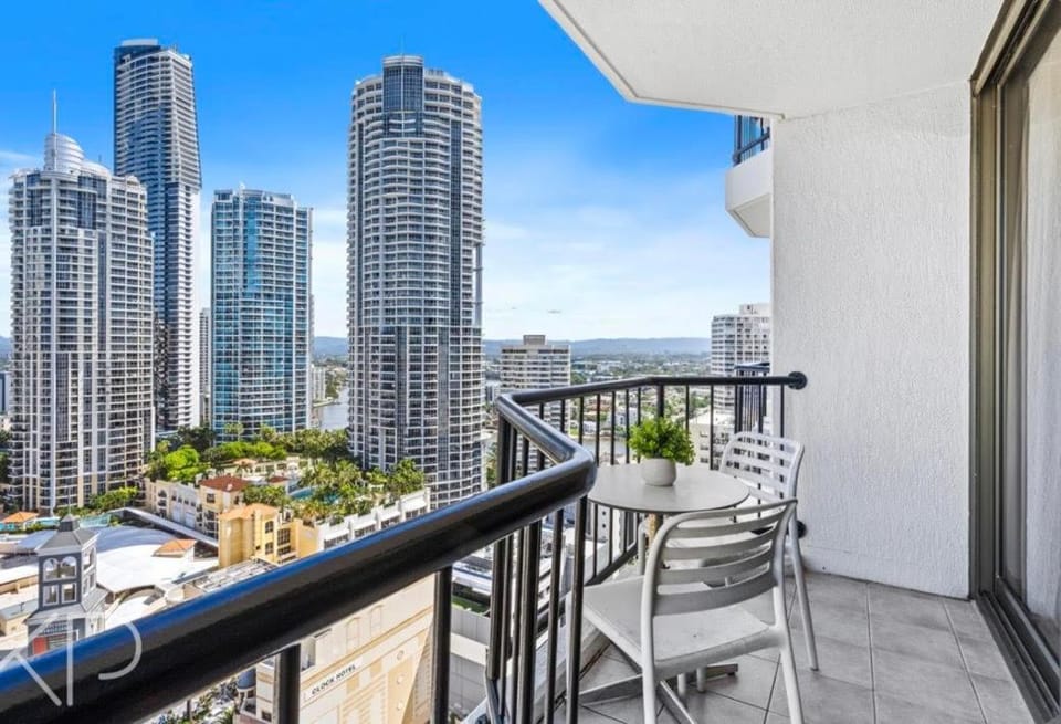 Emerald Sky Retreat Apartment in Surfers Paradise Boulevard