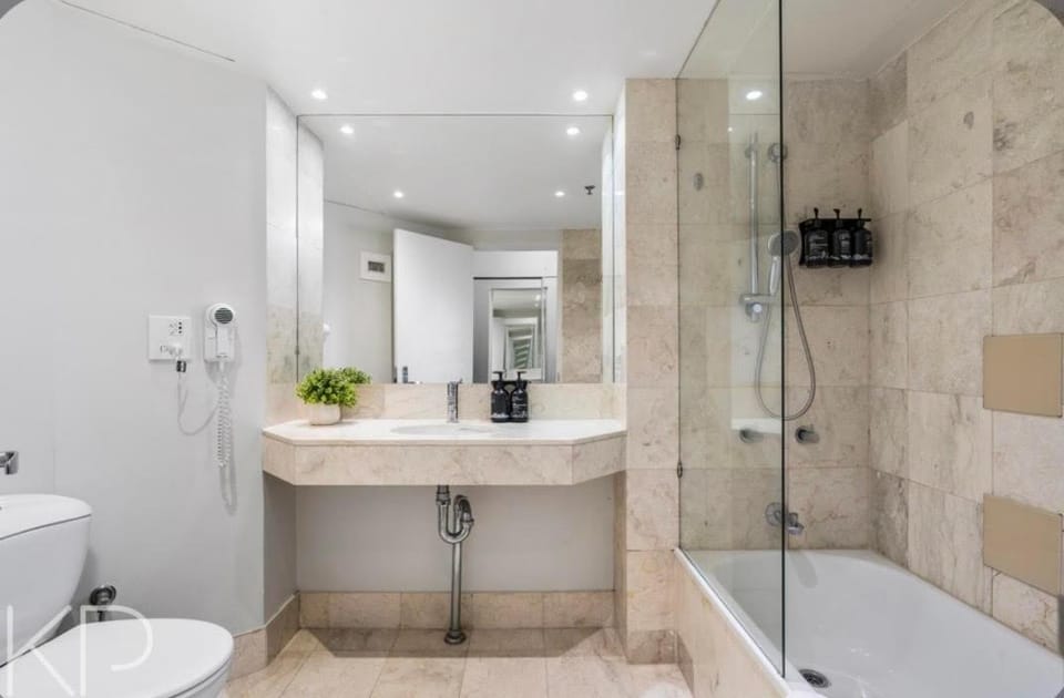 Emerald Sky Retreat Apartment in Surfers Paradise Boulevard