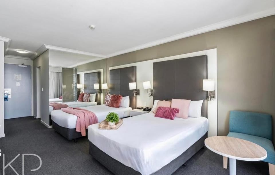 Emerald Sky Retreat Apartment in Surfers Paradise Boulevard