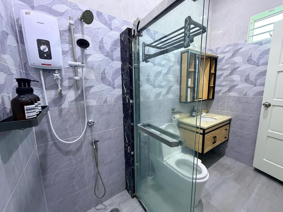 Shower, Bathroom, towels
