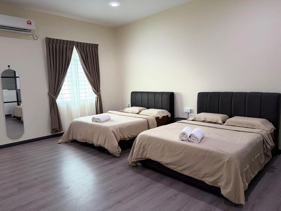 Bed, Photo of the whole room, Bedroom, towels, air conditioner
