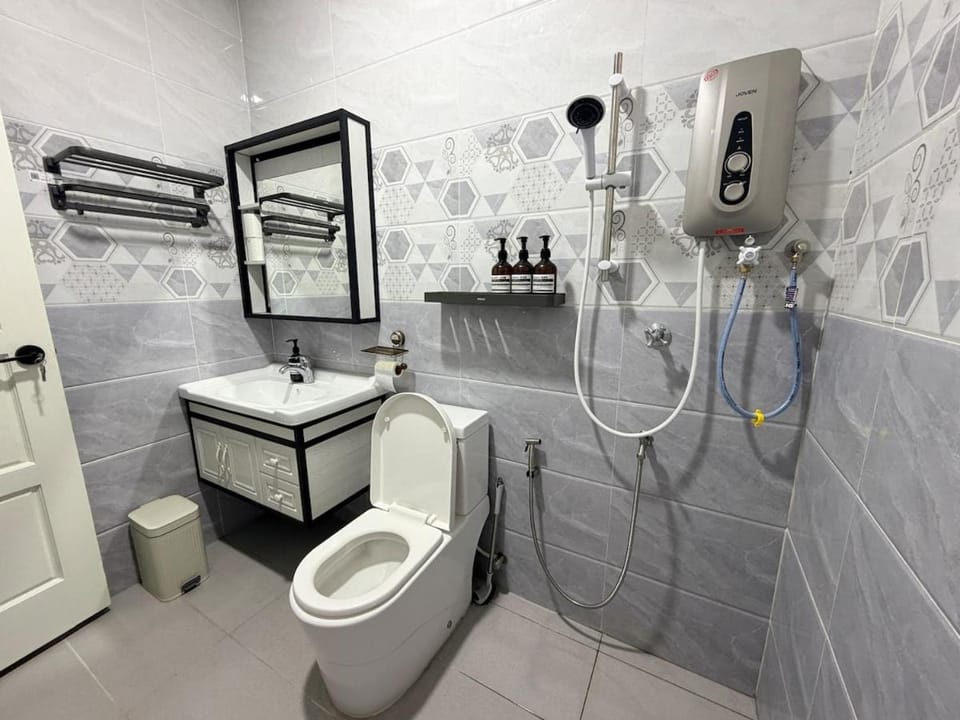 Shower, Toilet, Bathroom