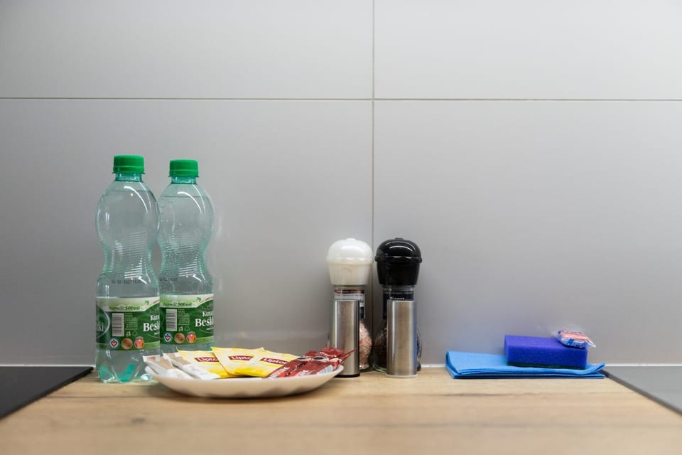 Kitchen or kitchenette, Food and drinks