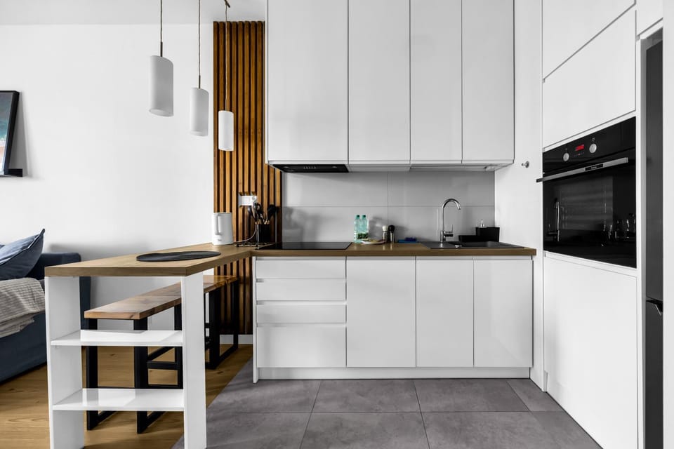 Kitchen or kitchenette, microwave, oven