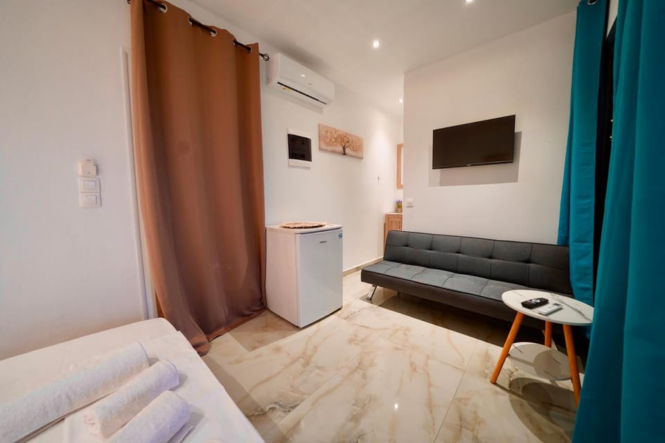 Photo of the whole room, air conditioner